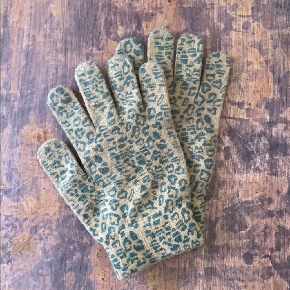 Cheetah print gloves